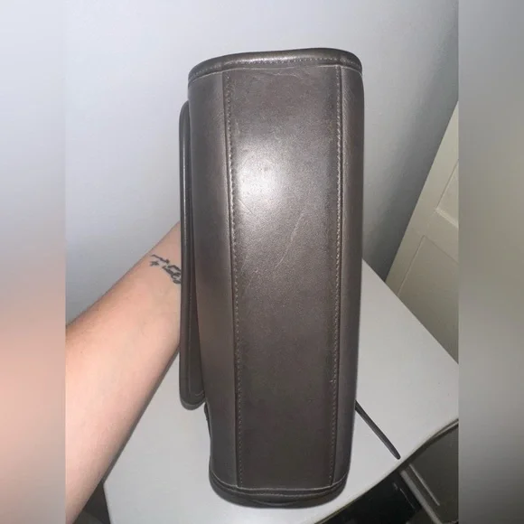 Vintage Coach Court in Dark Grey! - Picture 5 of 9